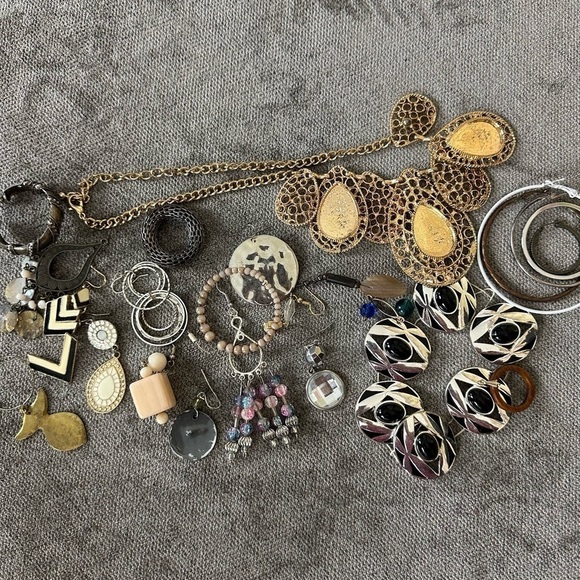 Jewelry - JEWELRY Lot